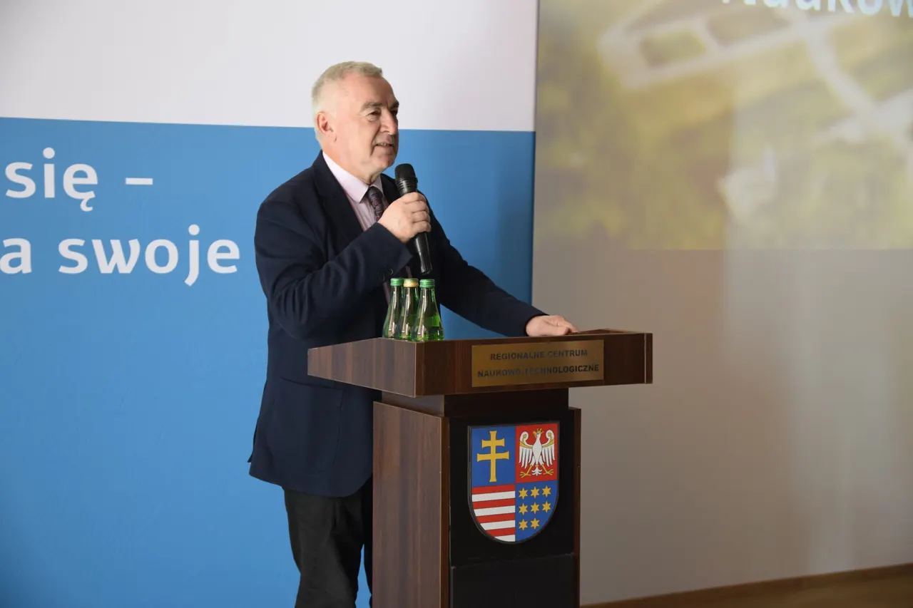 Zakończyły się prace termomodernizacyjne na terenie Regionalnego Centrum Naukowo-Technologicznego w Podzamczu